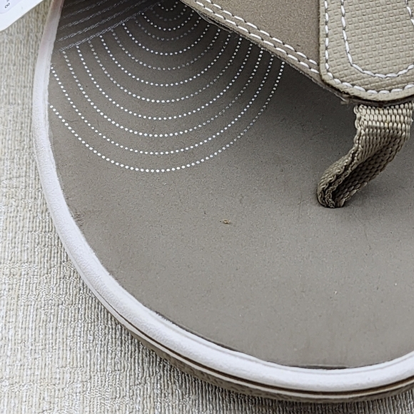 Clarks Women's Taupe Brinkley Bree Flip-Flops Sandals - 8M - Picture 6 of 9